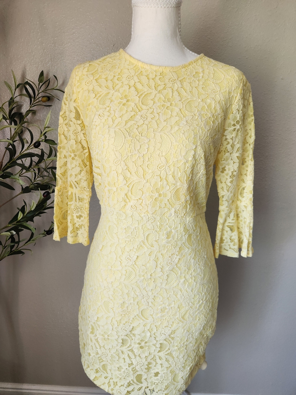 Forever 21 Pale Yellow Lace Long Sleeve Sheath Dress - Picture 2 of 5